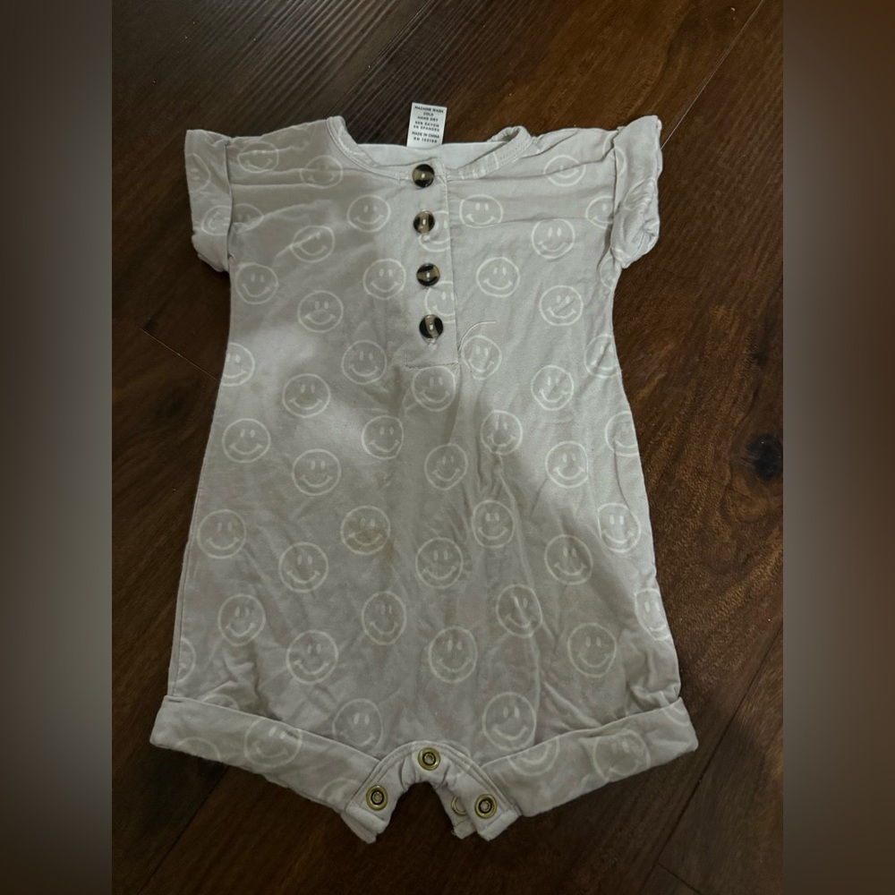 Lou Lou 
3-6
Guc 
Some small untreated spots